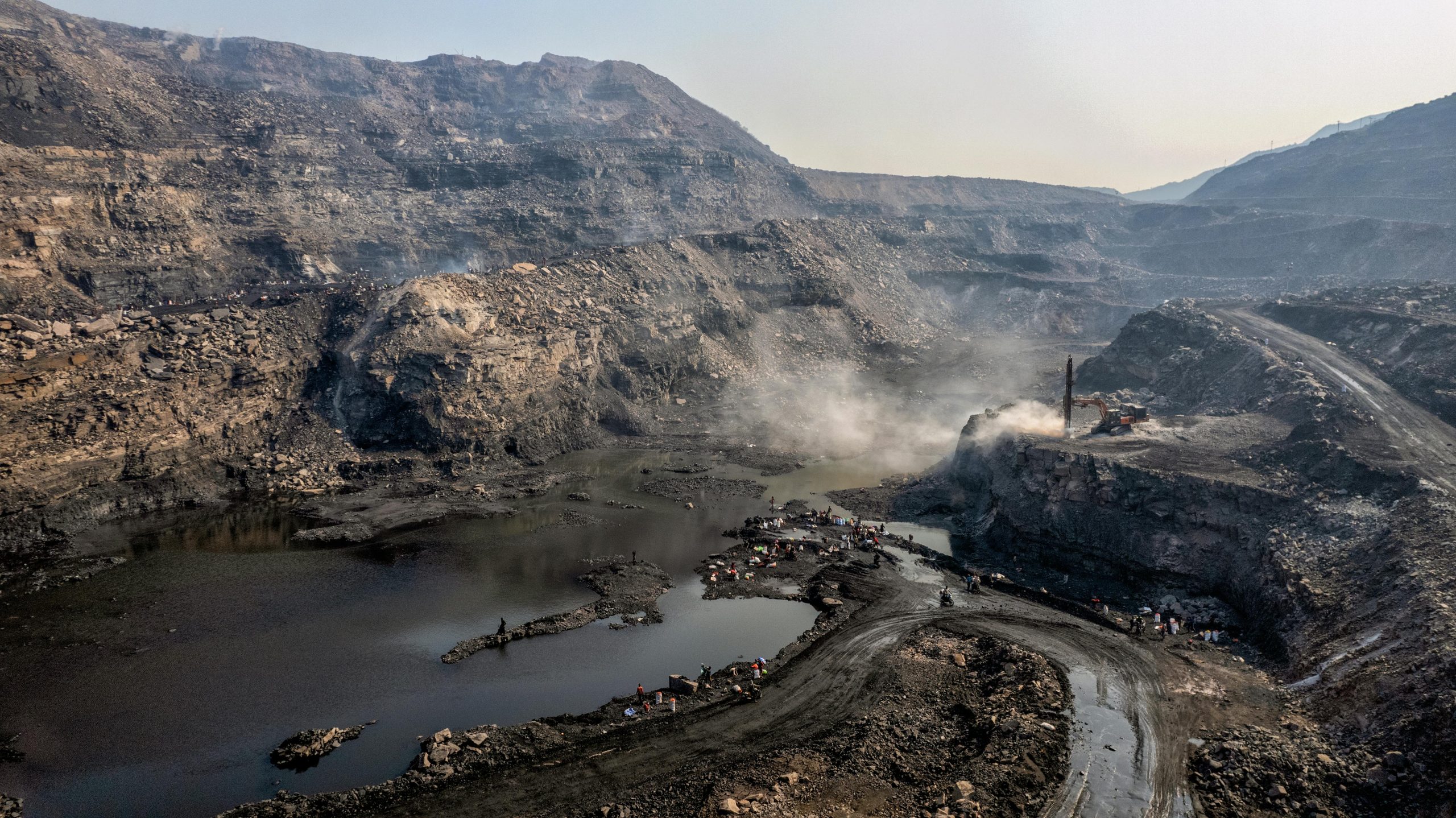 Izin Pertambangan Batu Bara: Kunci Legalitas dalam Industri Energi